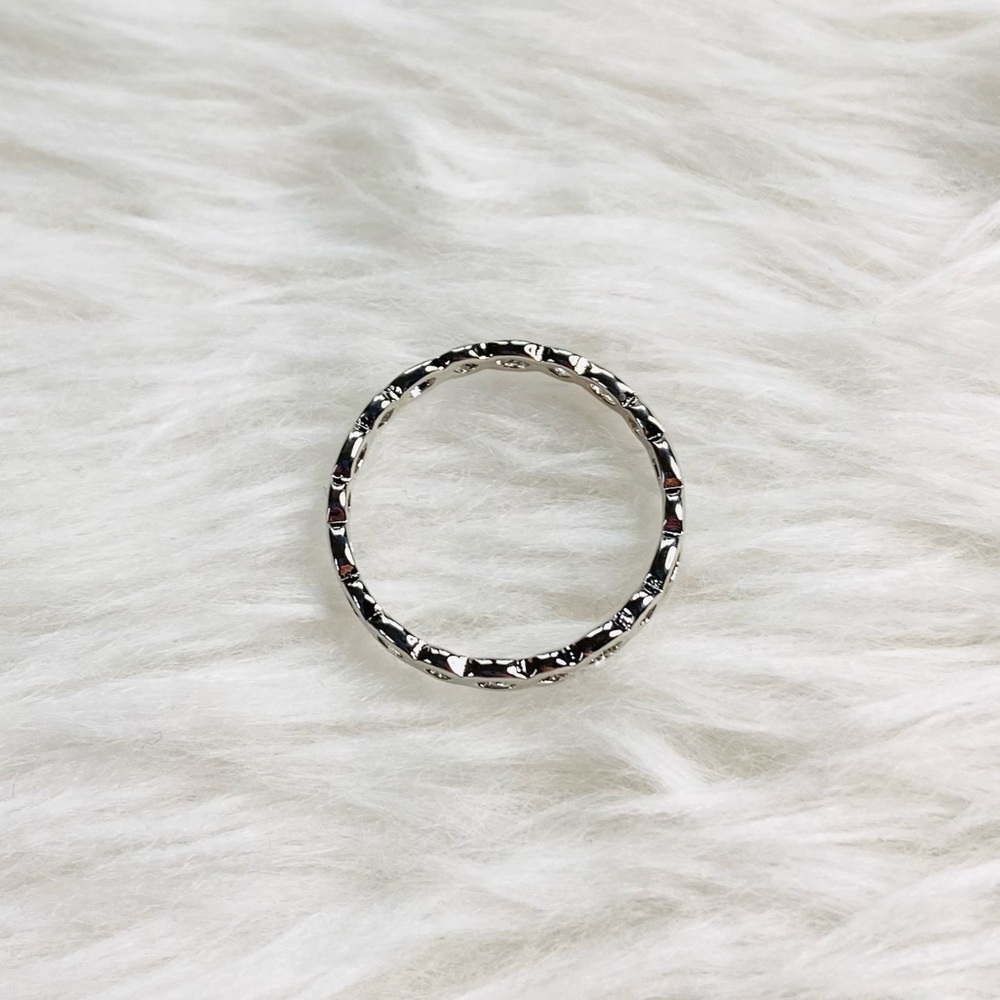 A Simple Love Ring - Picture 4 of 5